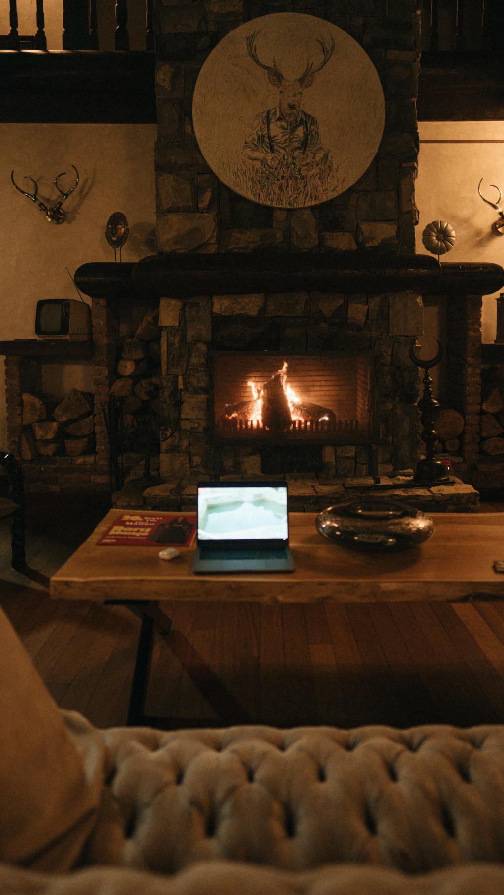 Styling Live-Edge Furniture in Modern Homes: 5 Trends & Tips for&nbsp;2025